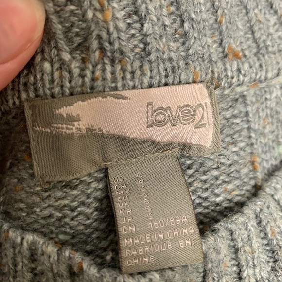 Forever 21 Gray Tunic Sweater Size Small - Picture 2 of 4